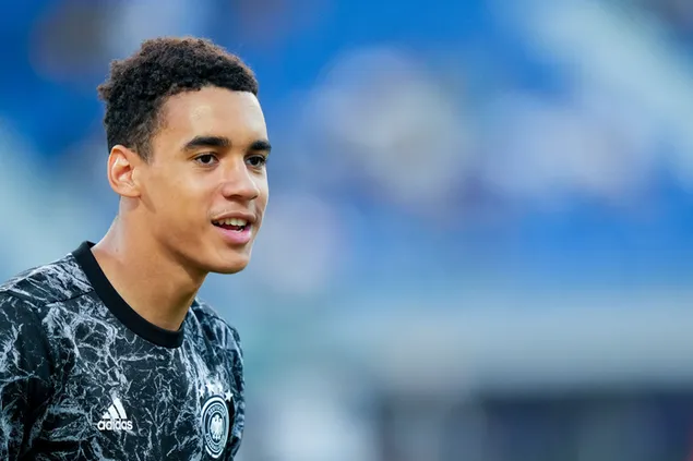 שחקן הכדורגל של באיירן מינכן, ג'מאל מוסיאלה, טשטש את התוכנית 2K טפט