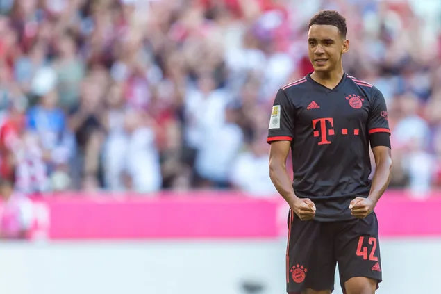 ג'מאל מוסיאלה של באיירן מינכן חוגג שער 2K טפט