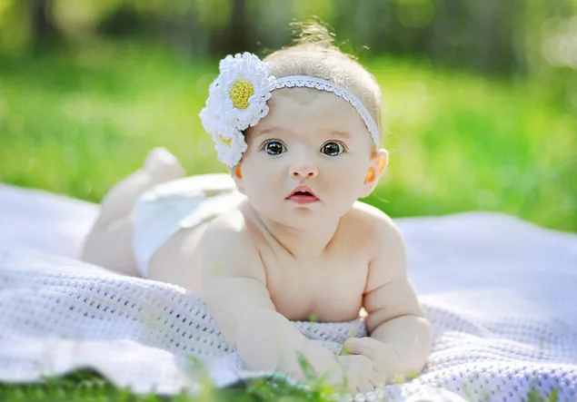 Bé gái đáng yêu tải xuống