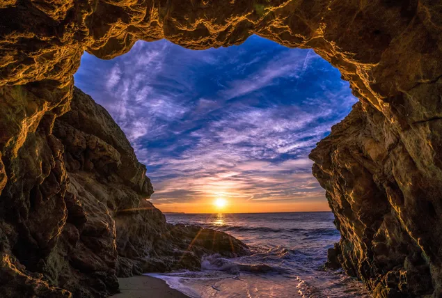 カリフォルニア州マリブのビーチ洞窟