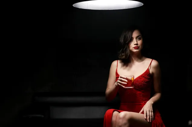 Aktris cantik Ana de Armas berpose dengan gaun merahnya 4K wallpaper