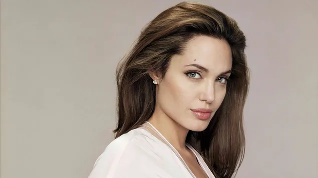 La bella actriu Angelina Jolie posant 4K fons de pantalla