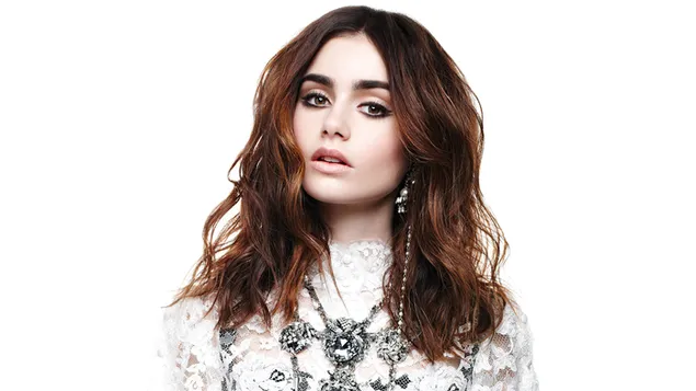 Si rambut coklat yang cantik 'Lily Collins' 4K kertas dinding