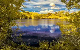 Tapeta Pohled na pozadí krásné jezero 4K