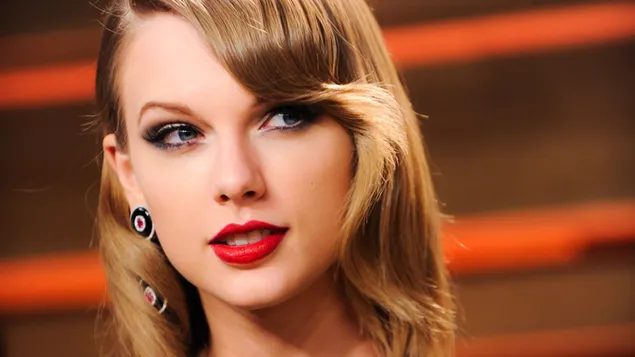 Beautiful looks of blonde beautiful singer Taylor Swift 2K wallpaper