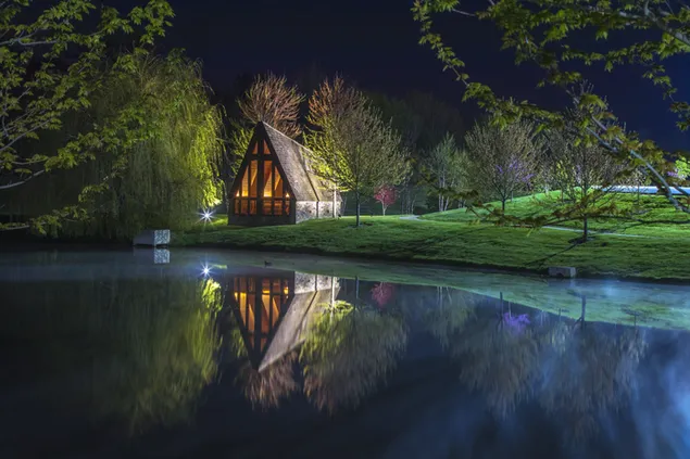 Schöne Nacht in der Hütte am See