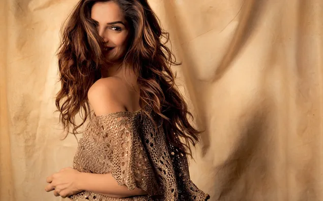 Beautiful smile of Indian beautiful model Vartika Singh 2K wallpaper