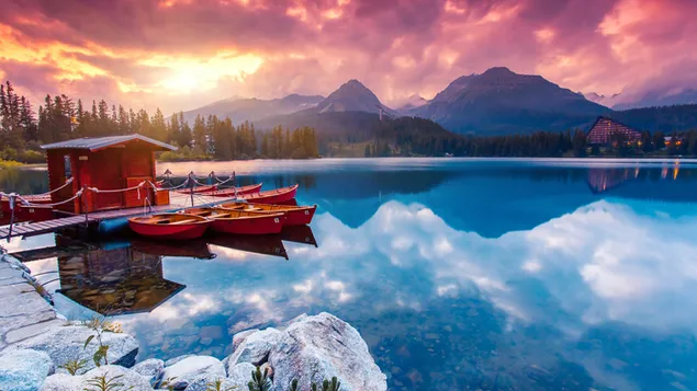 Hermoso amanecer en el lago 4K fondo de pantalla