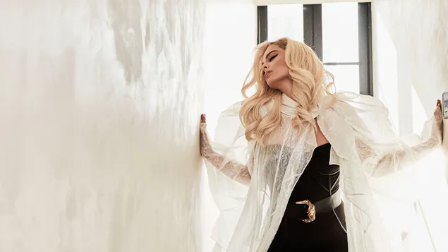 Bebe Rexha | צילום מגזין מתהדר 4K טפט