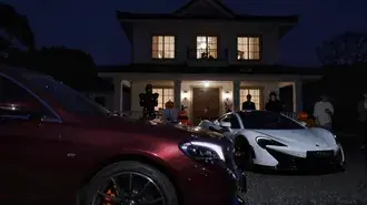 Bentley and McLaren at a Halloween House 2K wallpaper