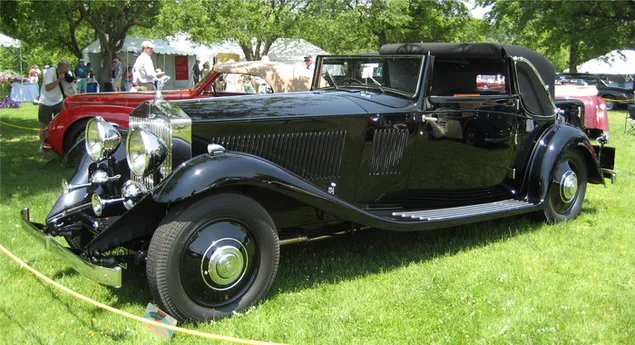 Zwarte Rolls-Royce Phantom Ii Continental klassieke auto uit 1933