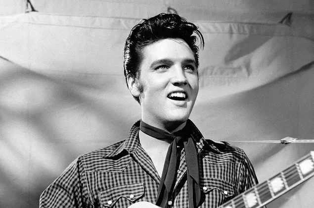 Hình nền Bức ảnh đen trắng của nhạc sĩ nổi tiếng thế giới Elvis Presley 2K