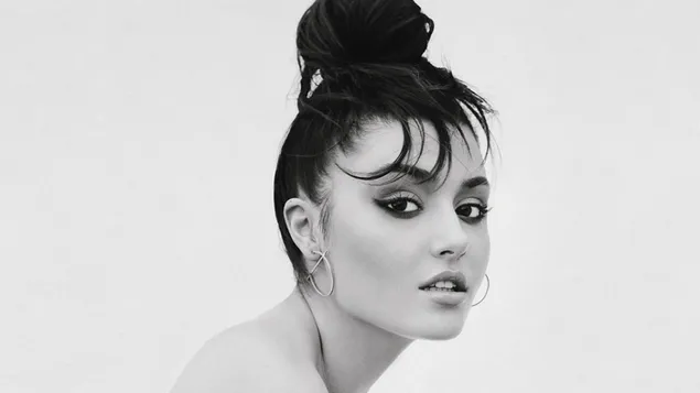 Sort-hvid fotografi af den smukke kvinde hande ercel, skuespillerinde fra eurkisk biograf og tv-serier 2K baggrundsbillede