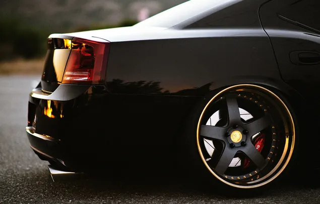 블랙 카 테일 뷰 HD 배경화면