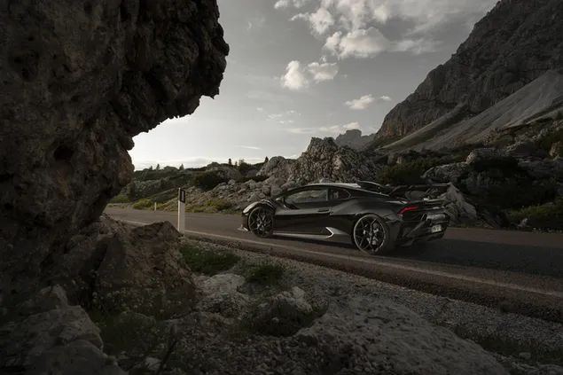 Edición deportiva Lamborghini negra 4K fondo de pantalla