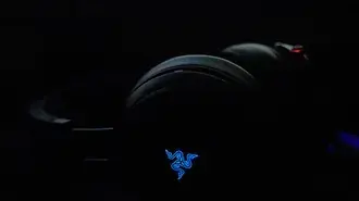Tapeta Sluchátka s černým kabelem Razer 4K