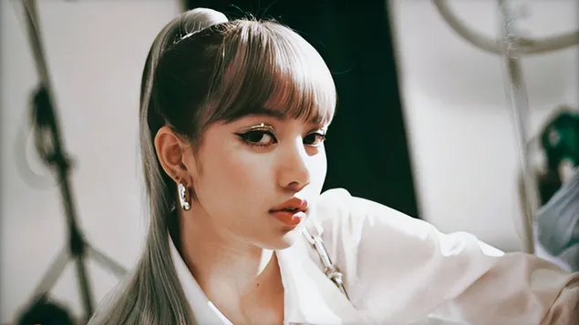 Шпалери Blackpink красивий член з чубчиком Lalisa Manoban поза HD