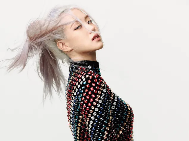 Prelijepa pjevačica Blackpinka Rose pozira sa plavom ružičastom kosom 4K pozadina