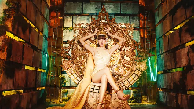 BlackPink's Gorgeous Queen 'Lisa' in 'Lalisa' MV
