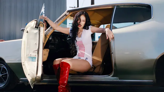 BlackPink 的 Jennie 穿著紅色靴子 - Mantra 專輯拍攝 4K 壁紙