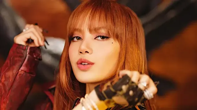 BlackPink 的麗莎在“粉紅毒液”M/V 拍攝中 4K 壁紙