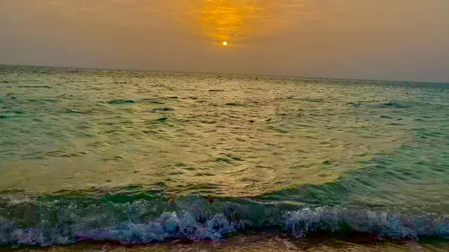 Blauer Ozean in Al Ghariya Beach