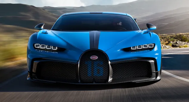Blauwe Bugatti chiron vooraanzicht