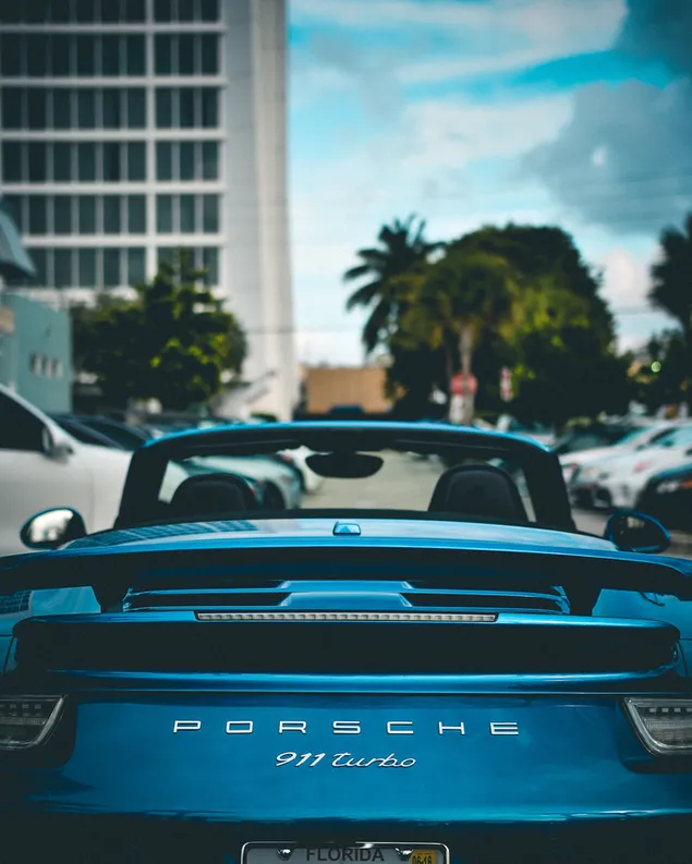 Blauwe porsche 911 turbo sportwagen