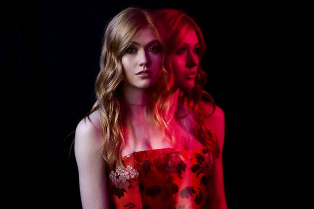 Blonde Schauspielerin 'Katherine McNamara' - US-amerikanische Schauspielerin 4K Hintergrundbild