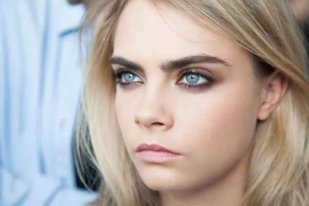 Hình nền Người mẫu tóc vàng 'Cara Delevingne' có đôi mắt xanh bạc tuyệt đẹp 2K