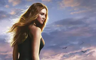 Blonda Shailene Woodley cu fundal de cer violet HD imagine de fundal