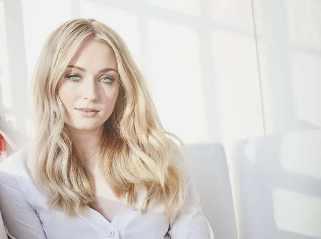 금발 '소피 터너' | 엘르 매거진 화보 촬영 2K 배경화면