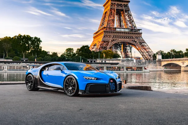 bugatti chiron paris bleu dans le parc avec vue sur la tour eiffel telechargement