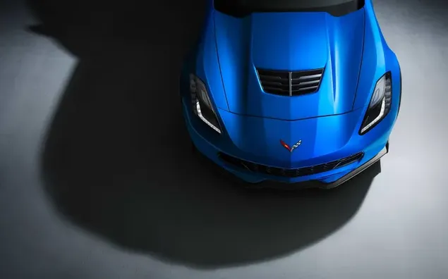 Desain berwarna biru heran Chevrolet dan bayangannya