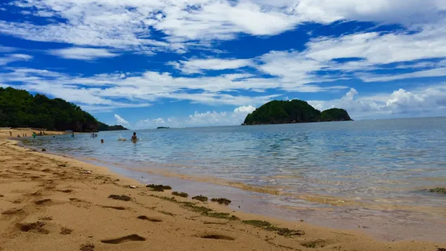 Cielo azul por la playa, Catanduanes Filipinas 4K fondo de pantalla