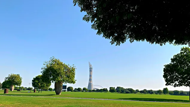 Langit Biru di Hari yang Cerah 4K wallpaper