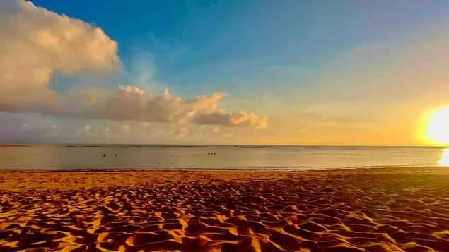 Páipéar balla Spéir ghorm, gaineamh oráiste sa Trá4K