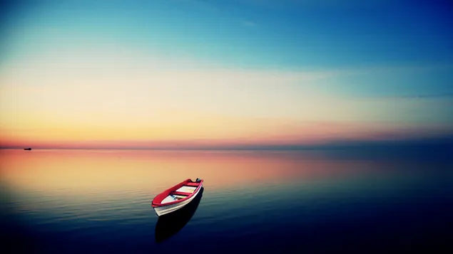 Boot alleen op zee bij zonsondergang