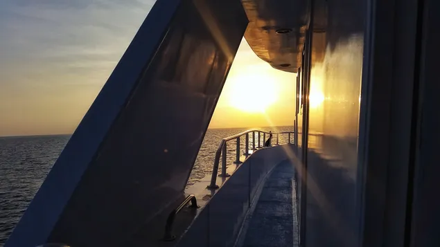 boot bij zonsondergang
