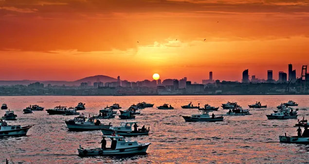 Bosphorus and fishing boats at sunset 4K wallpaper