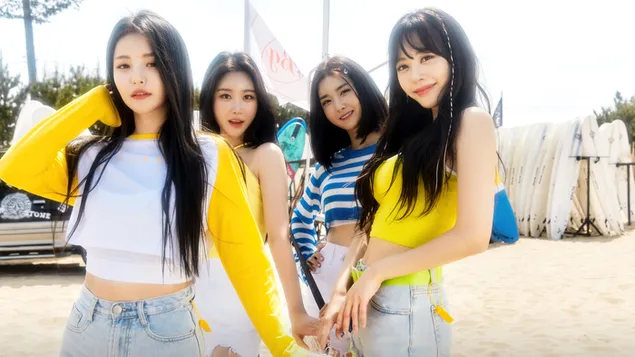 Brave Girls-Mitglieder beim MV-Fotoshooting „Summer Queen“ (2021)