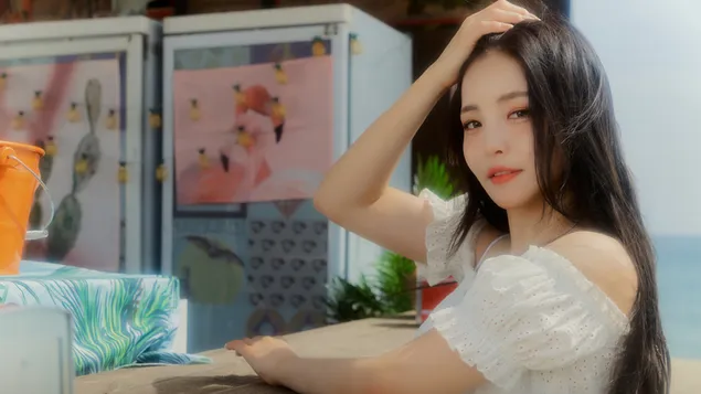 Tapeta Odvážné dívky Yujeong ve focení MV 'Summer Queen' (2021) 4K