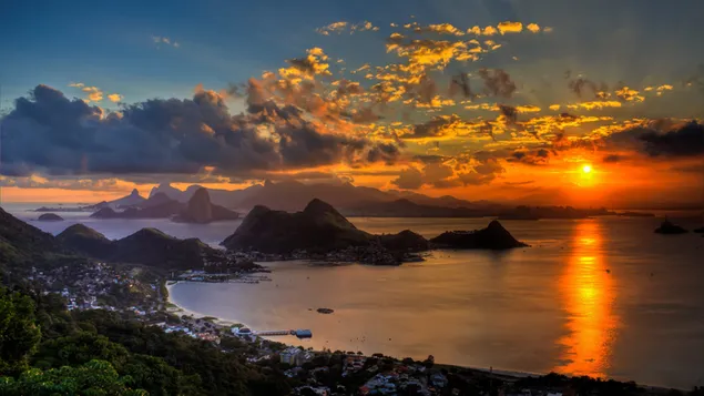 ブラジルリオデジャネイロの太陽と崖