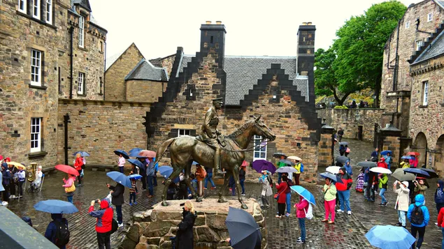 ryttarstaty i brons av forsta varldskrigets faltmarskalk earl haig i uniform till hast ladda ner