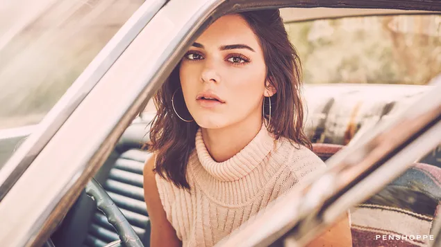 Brunette 'Kendall Jenner' - Penshoppe fotoshoot