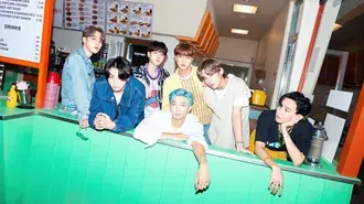 bts (bangtan boys) clanovi na snimanju mv-a za 'dynamite' (2020.) preuzmi