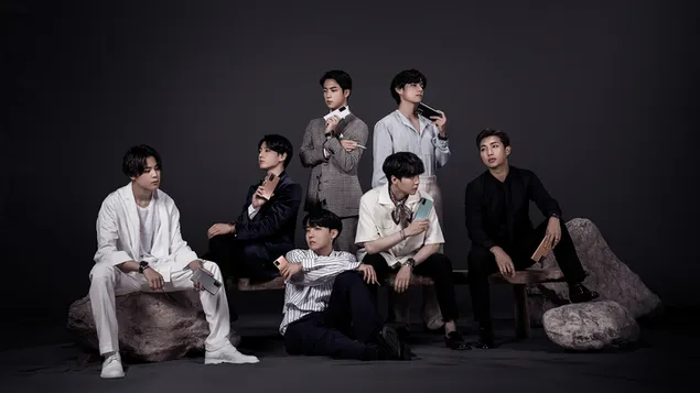 BTS boys tampil formal dengan Samsung Note2 unduhan