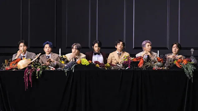 Chicos de BTS juntos en una mesa descargar