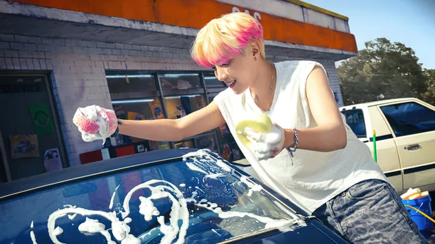 BTS J-Hope en sesión de fotos de lavado de autos para 'Butter' MV (2021)