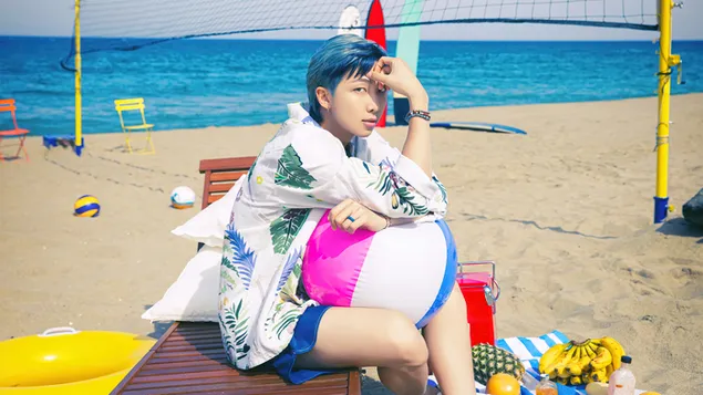 BTS 'RM' (Rap Monster) en la sesión de fotos de Summer Beach para el MV 'Butter' (2021)